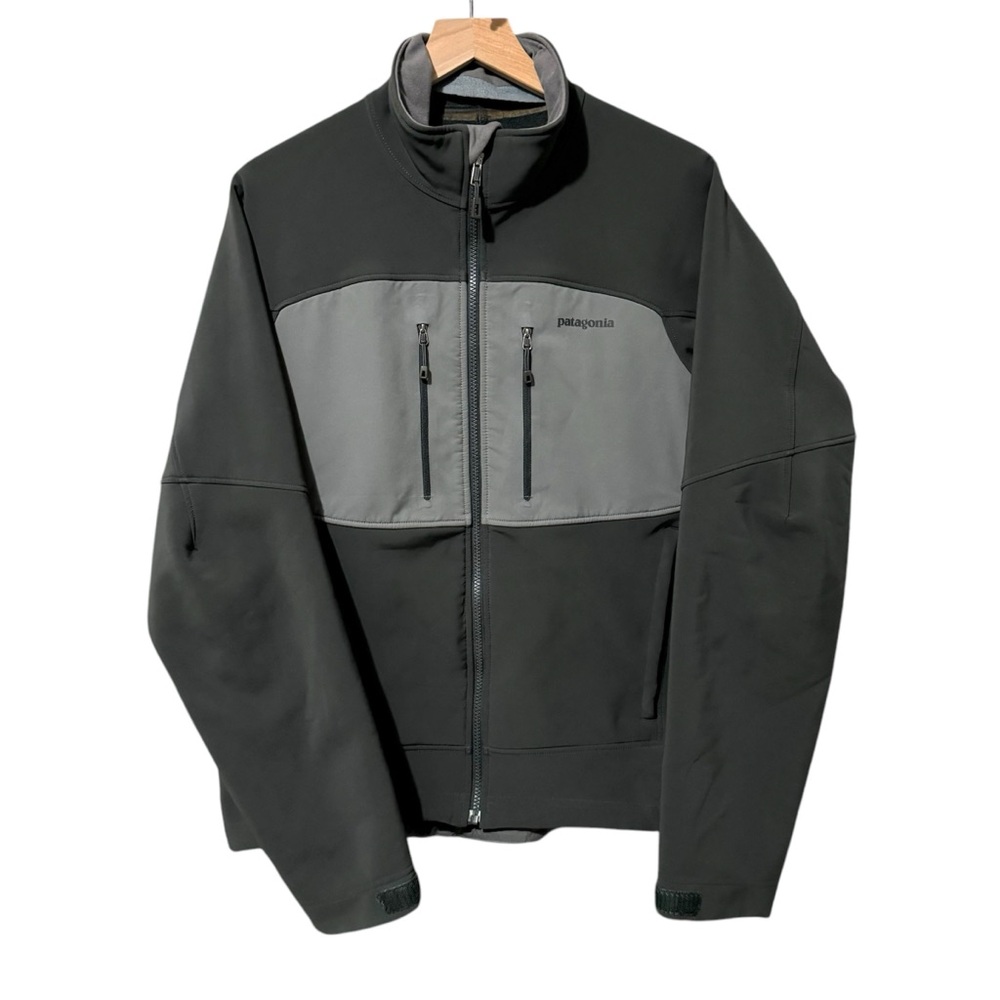 Patagonia Men's Black and Gray Jacket